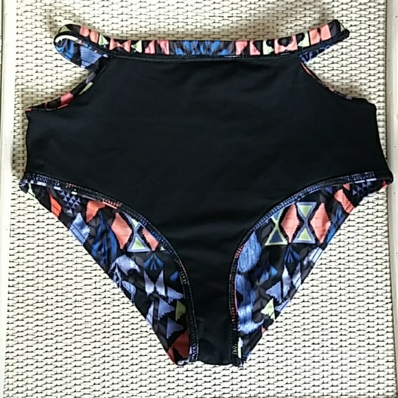 ASOS High waist cut out bikini bottom - Picture 5 of 8